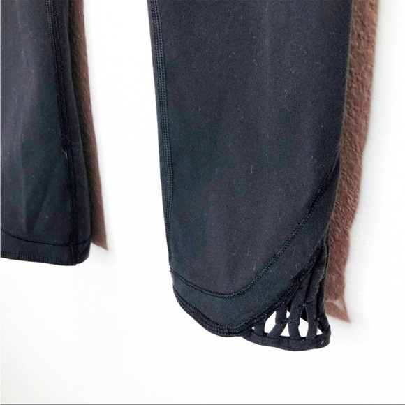 LULULEMON True Self Crop II Luon Lattice Capri Black Size 6 - Picture 12 of 16